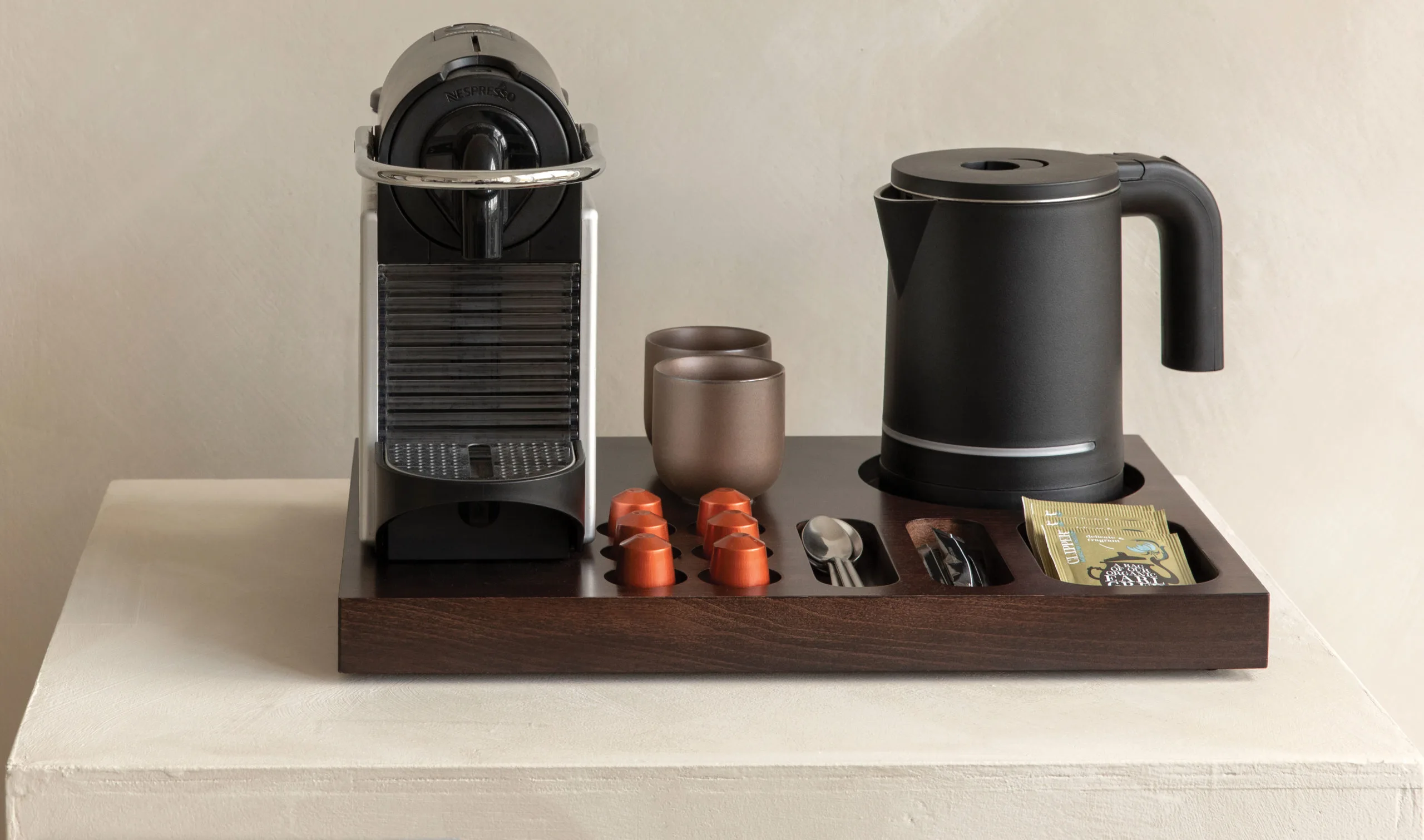 BOLLITORE ELETTRICO CORDLESS PER HOTEL HALO NERO