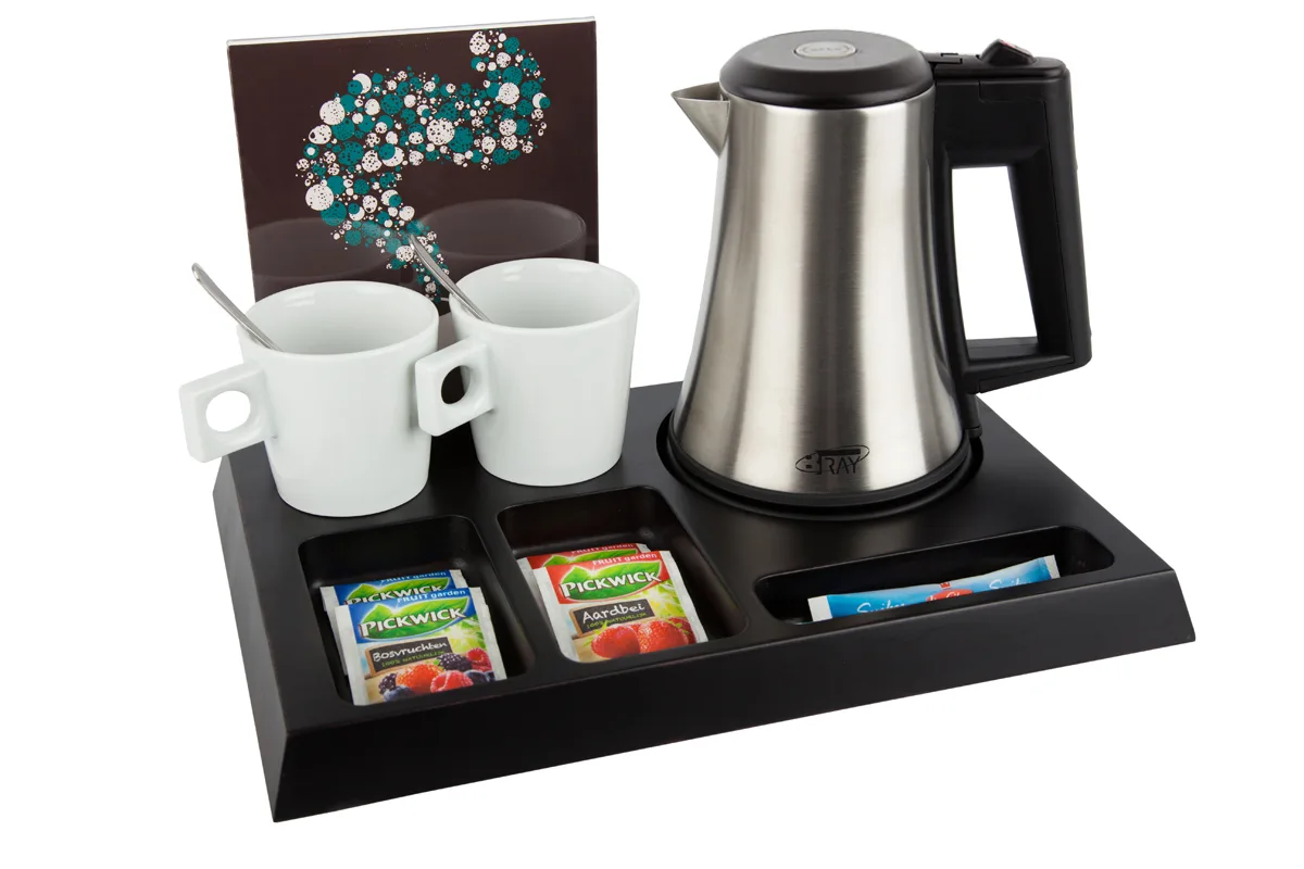 HospitalityTray-SIGNUM-BlackBrown-Kettle-STAR-0.5L-Leaflet-WhiteCups